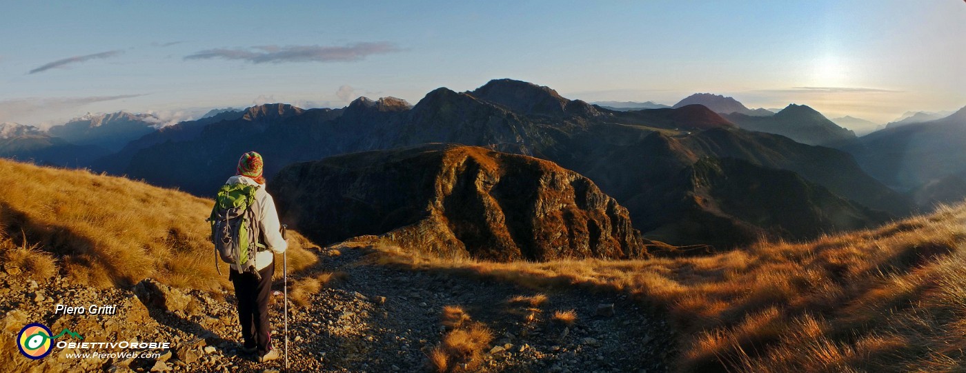 88 Scendendo al Passo del Toro col Zucco del Corvo.jpg